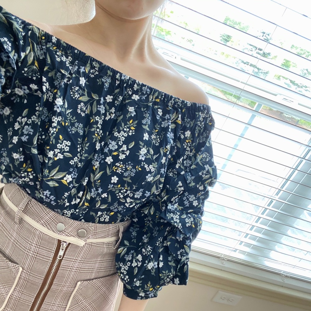 Off-shoulder Puff Sleeve print top